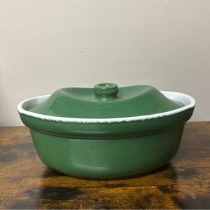 Stoneware Baking Dish With Lid